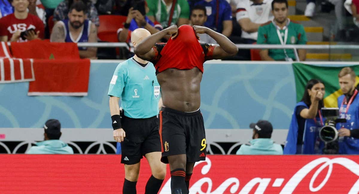 Lukaku se lamenta tras fallar una ocasión.