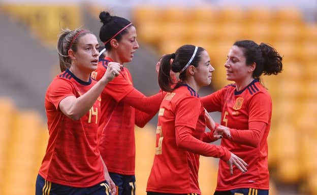Alexia Putellas, Jenni Hermoso, Aitana Bonmatí e Ivana Andrés, durante un partido de la Selección española.  Getty Images