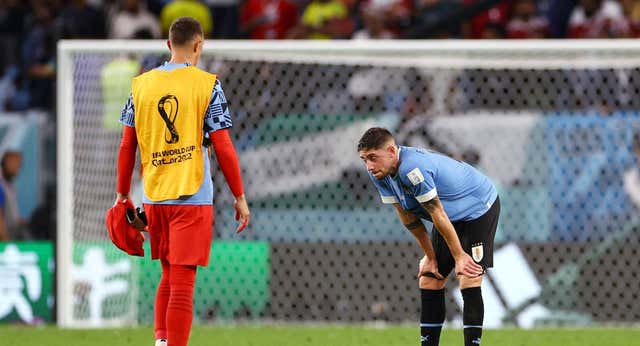 La locura de las celebraciones de Valverde continúa: ¡ahora con el árbitro!