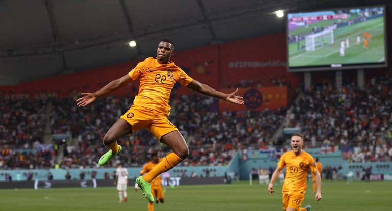 Dumfries fue el mejor del partido.