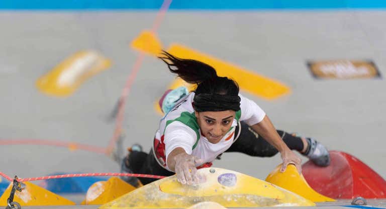 Elnaz Rekabi compitiendo en la Copa de Asia sin velo.