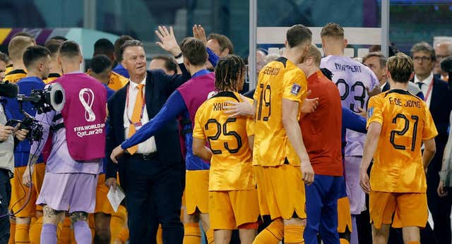 «Luchamos por Van Gaal«: así vive Países Bajos la enfermedad de su seleccionador