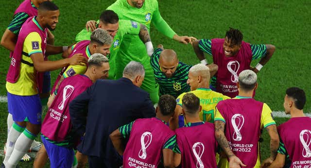 Hasta Tite se unió al baile