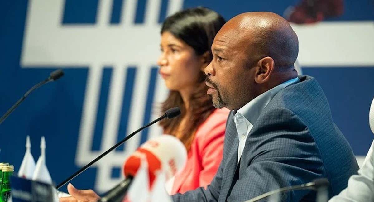 Roy Jones Jr. habla durante una rueda de prensa de IBA el pasado mes.