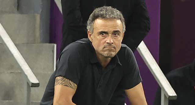 Una Selección con la mirada perdida