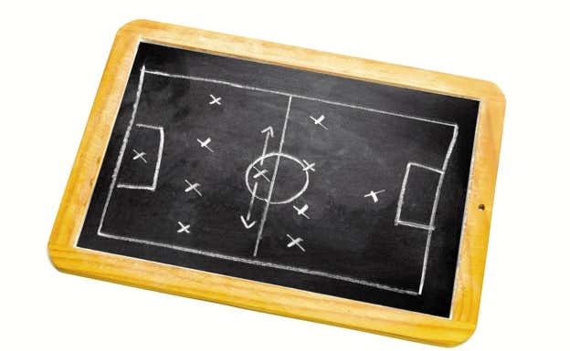 Pizarra con anotaciones de un partido de fútbol ARCHIVO