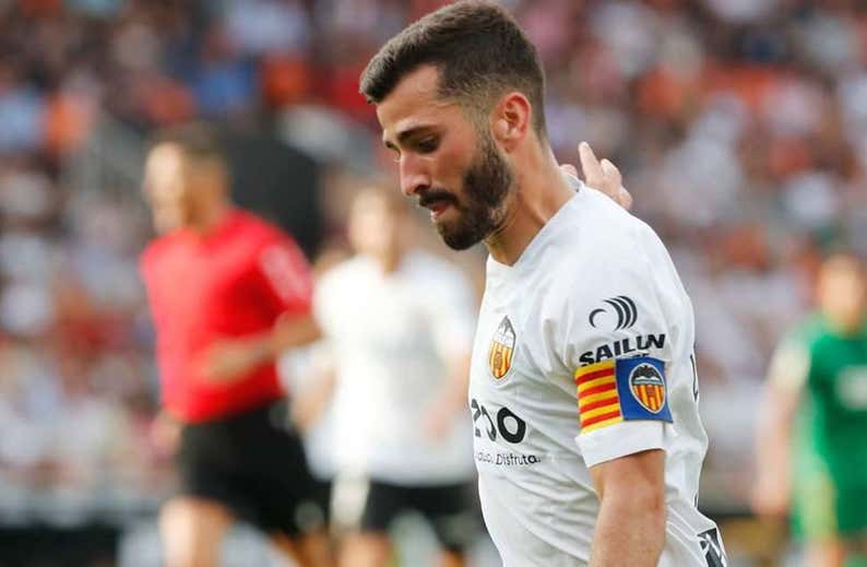 Gayà vuelve a jugar con el Valencia tras no despedirse de Luis Enrique
