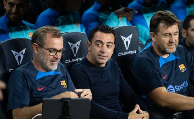 Xavi y su cuerpo técnico viven su primera temporada completa al frente del Barça.  GETTY