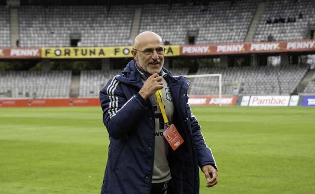 De la Fuente, antes de un partido con la Sub-21.  AFP