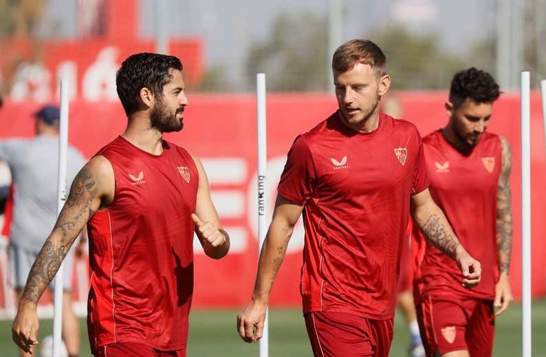 Fuerte discusión entre Isco y Monchi: su salida en enero ya está sobre la mesa