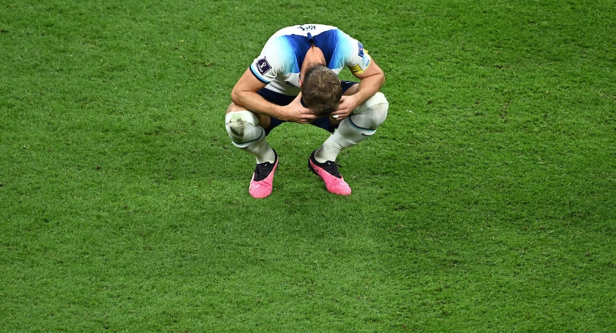 Kane se lamenta al final del partido ante Francia.