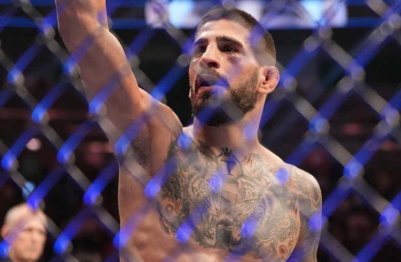 Ilia Topuria derriba la puerta del top10: somete a Mitchell en el UFC 282