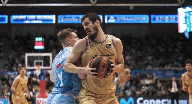 Los Nikolas cortan la mala racha del Barça en los finales apretados ante un buen Breogán