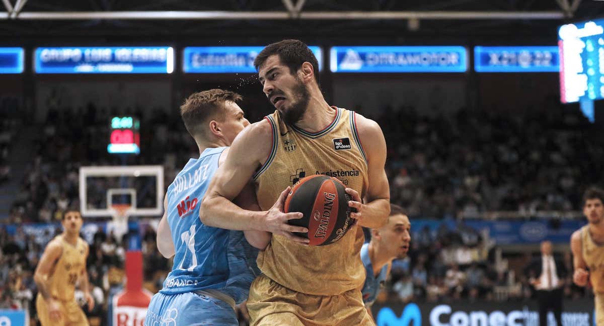 Nikola Kalinic postea ante Hollatz.