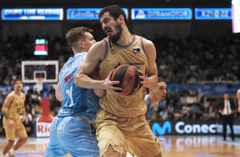 Los Nikolas cortan la mala racha del Barça en los finales apretados