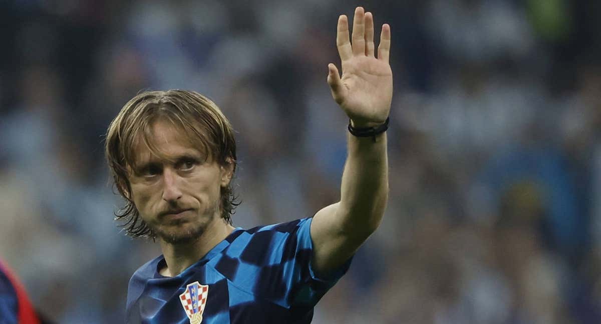 Luka Modric aluda a la afición al ser cambiado ante Argentina.