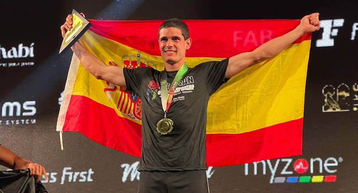 Alejandro Pareja, tras proclamarse campeón del mundo de la Spartan Race este 2022. /A. P.