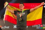 Alejandro Pareja, el campeón mundial de la Spartan Race que entrena con un cubo de piedras