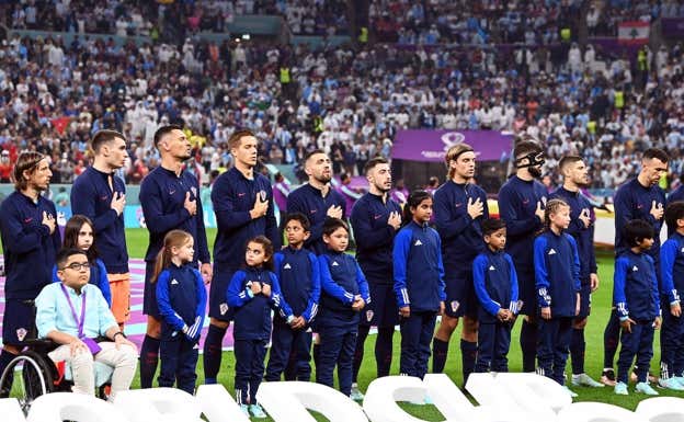 El once de Croacia posa antes del partido contra Argentina.  EFE