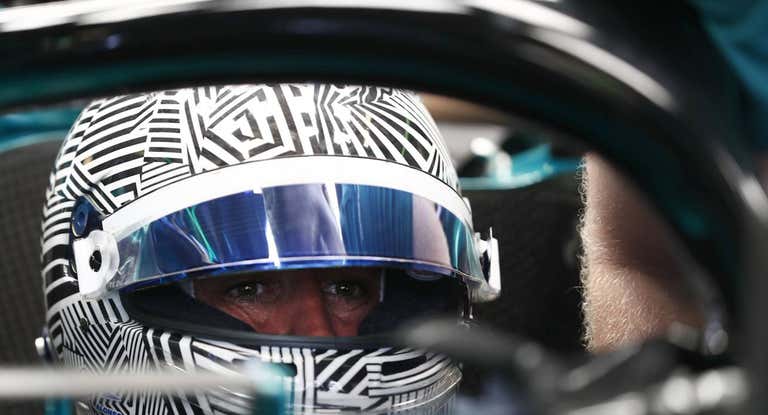 Fernando Alonso, durante su primer test con Aston Martin en Abu Dhabi.