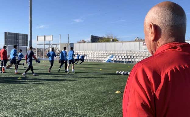 Pepe Mármol es el utillero del Terrassa FC desde hace 50 años.  RELEVO