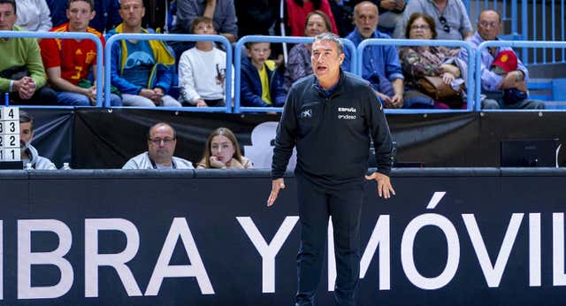 Miguel Méndez: «Cuando los equipos femeninos viajan se buscan los vuelos más baratos y eso tiene un desgaste brutal»