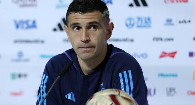 ‘Dibu’ Martínez: «Nuestra ventaja es que tenemos al mejor del mundo»