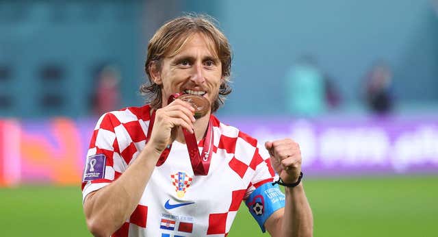 Un eterno Modric se resiste a cerrar la puerta