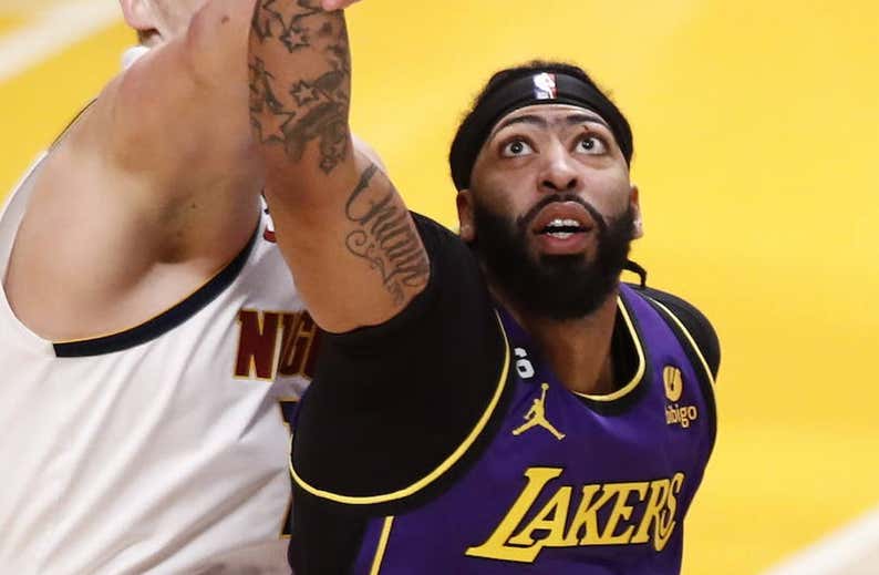 Los Lakers se quedan sin Anthony Davis "de forma indefinida" por lesión