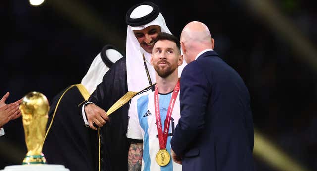 «Perdónanos, Maradona»: la prensa mundial encumbra a Messi