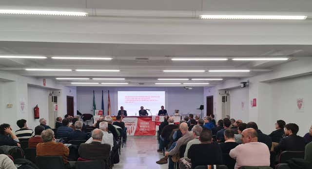 Los accionistas minoritarios, contra Castro pero con matices