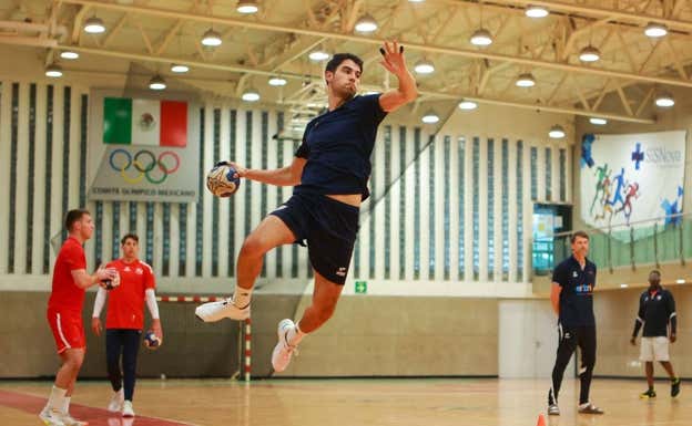 Álex Chan, en un entrenamiento con Estados Unidos.  Relevo
