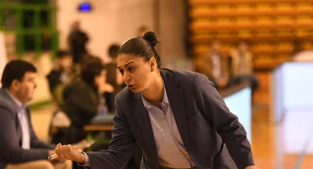 Iria Uxía, la primera mujer en dirigir como entrenadora a un equipo de baloncesto en LEB ORO