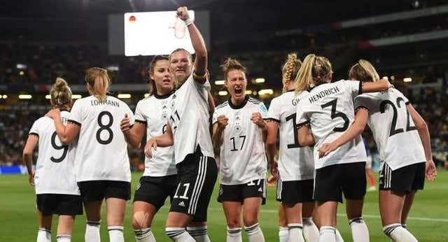 En Alemania prefieren a Popp y Oberdorf antes que a Mbappé y Messi