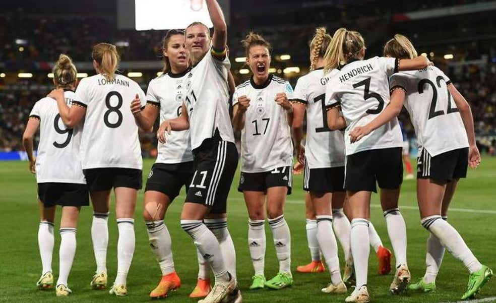 En Alemania prefieren a Popp y Oberdorf antes que a Mbappé y Messi