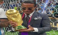 'Salt Bae': Nueve años tejiendo una red para acabar tocando la copa con Messi