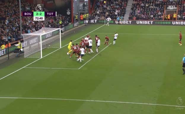 Davies marcó el 2-2 de córner.