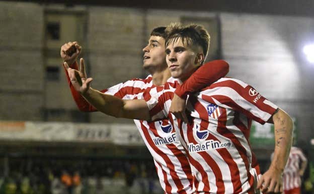 Barrios celebró el 1-2 en Arenteiro junto a Alber Moreno. EFE