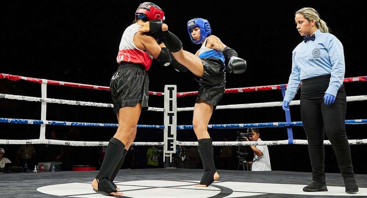 Imagen de un combate de muay thai en un torneo IFMA.