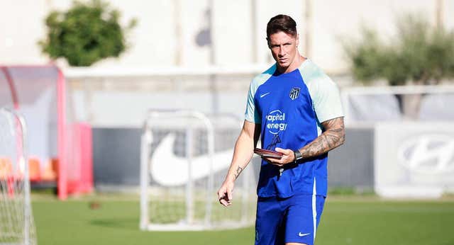 Fernando Torres bendice a Barrios: «Me hace recordar cuando me tocó a mí»