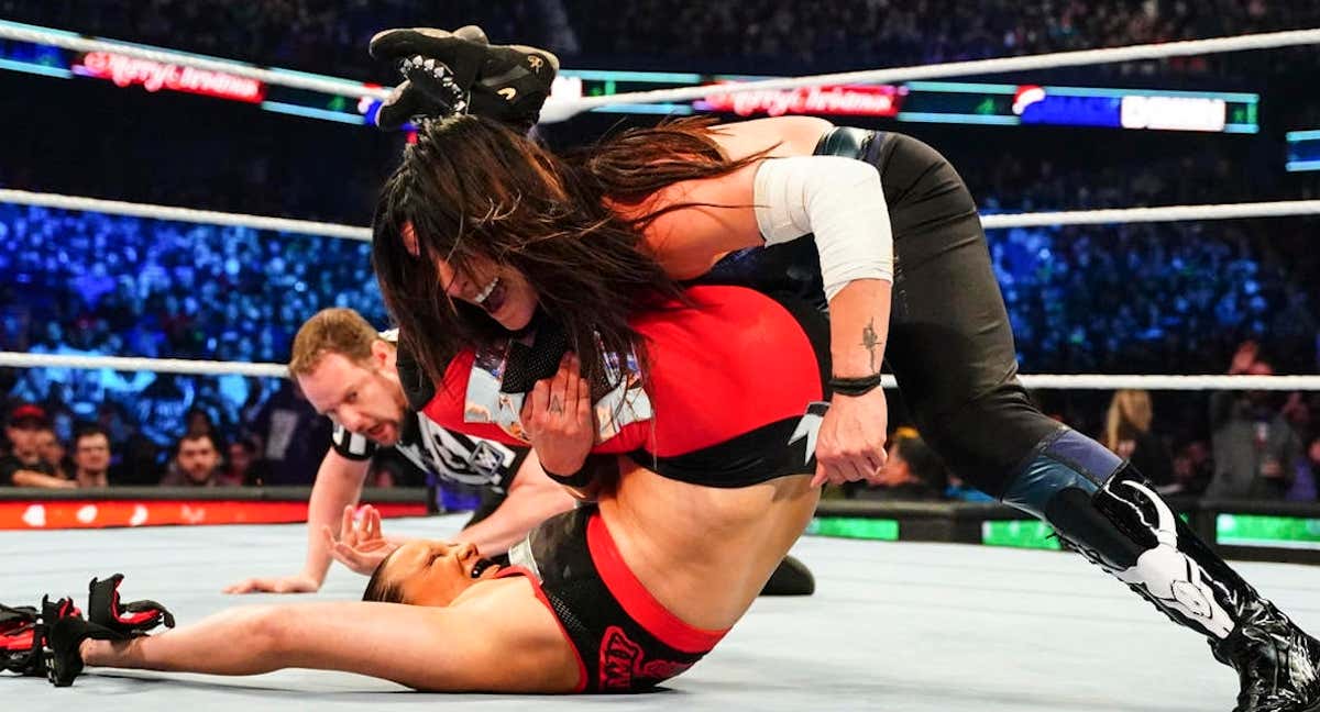 Raquel Rodríguez derrota a Shayna Baszler durante SmackDown.