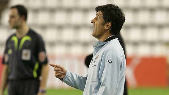 Mendilibar, en una eliminatoria copera como entrenador del Valladolid ante el Nástic, en el José Zorrilla, el 25 de octubre de 2006. /EFE