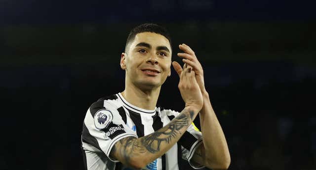 Un año después, una realidad distinta para Almirón y el Newcastle