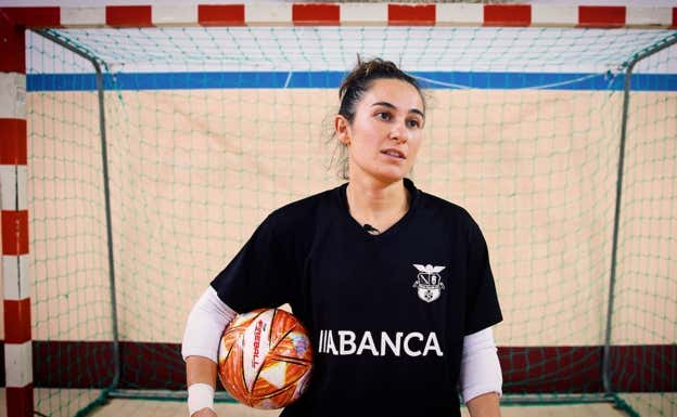 Leti Rojo, jugadora del Viaxes Amarelle.