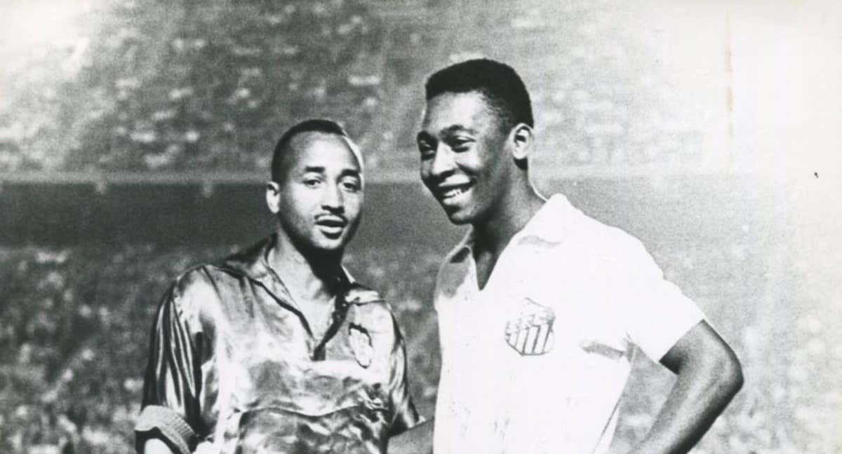 Pelé en su partido en Mestalla.