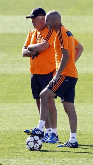 Ancelotti y Zidane en un entrenamiento con el Real Madrid. ABC