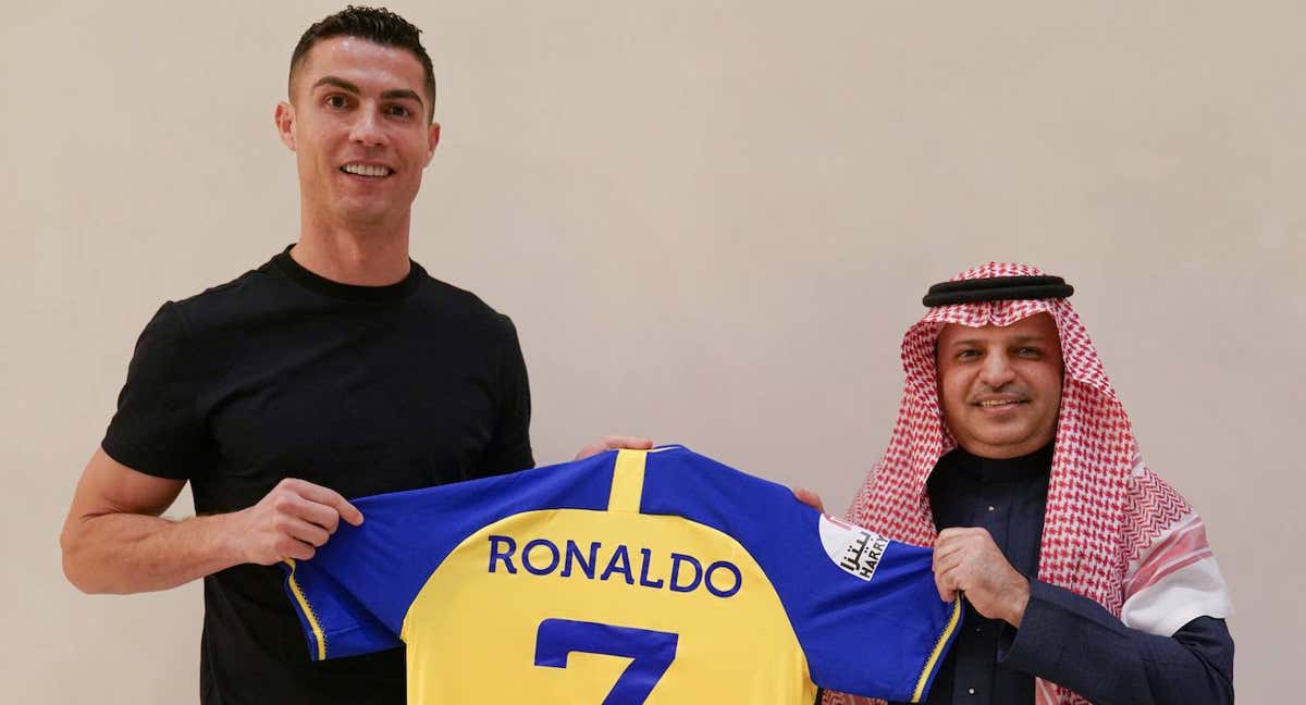Cristiano Ronaldo, con la camiseta de su nuevo equipo./Al Nassr
