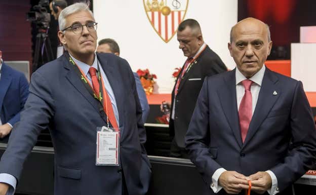 José María del Nido Bevanente junto a uno de sus abogados, José Manuel García Quílez. Efe