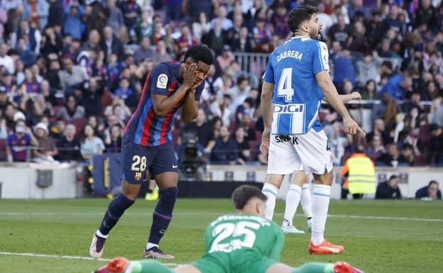 El Barça espera anunciar pronto la renovación de Balde, que sigue con dorsal de filial.  REUTERS