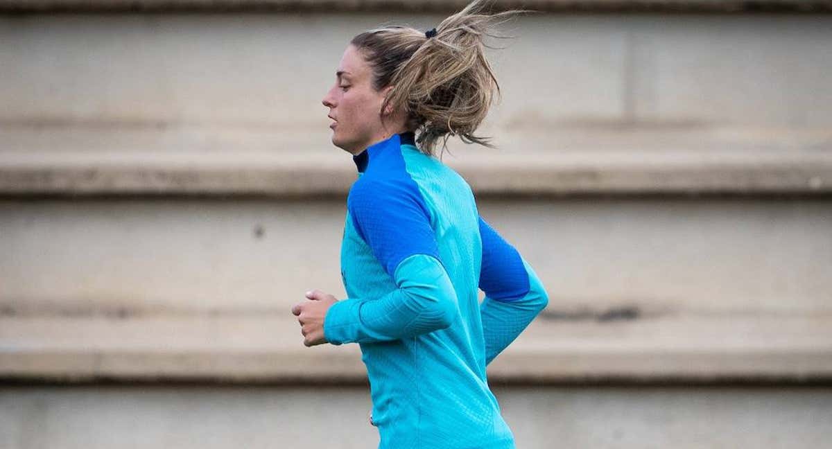 Alexia Putellas realiza su primera carrera continua en plena recuperación de su lesión en la Ciudad Deportiva Joan Gamper.